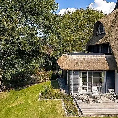 Hof Zeesenblick 04 Апартаменты *