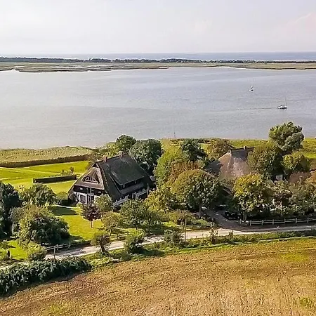 Hof Zeesenblick 04 Апартаменты *